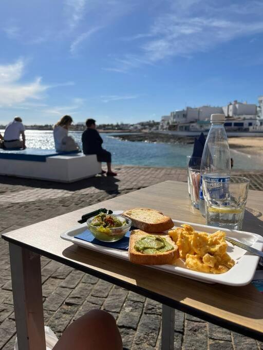 Gilda: Beautiful Spacious Apartment. Seaview From Rooftop Terrace Corralejo Exteriör bild