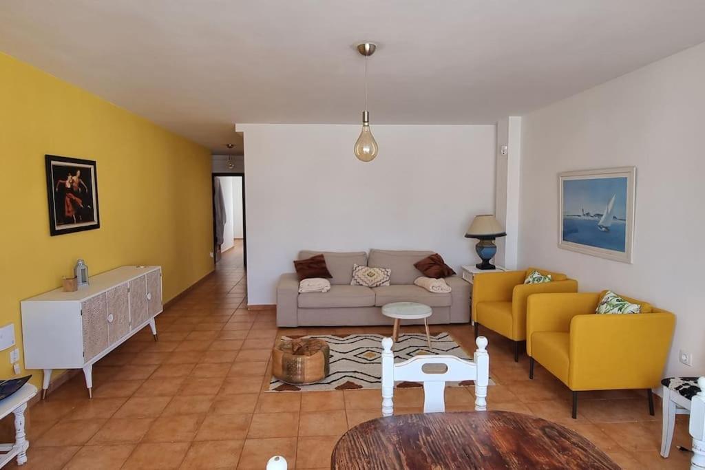 Gilda: Beautiful Spacious Apartment. Seaview From Rooftop Terrace Corralejo Exteriör bild